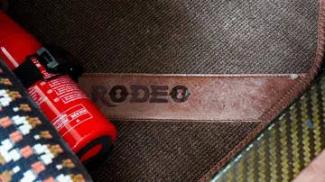 Detalle del interior del Ruf Rodeo con acabados exclusivos.