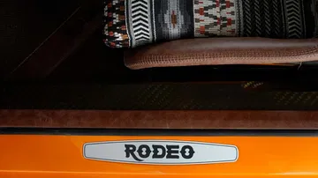 Vista lateral del Ruf Rodeo, todoterreno deportivo para off-road extremo