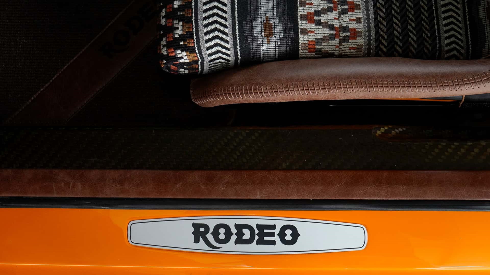 Vista lateral del Ruf Rodeo, todoterreno deportivo para off-road extremo