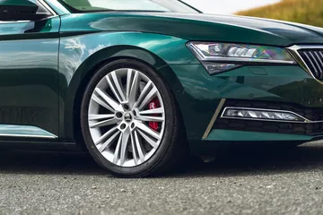 Skoda Superb con potencia de 477 CV oculta.