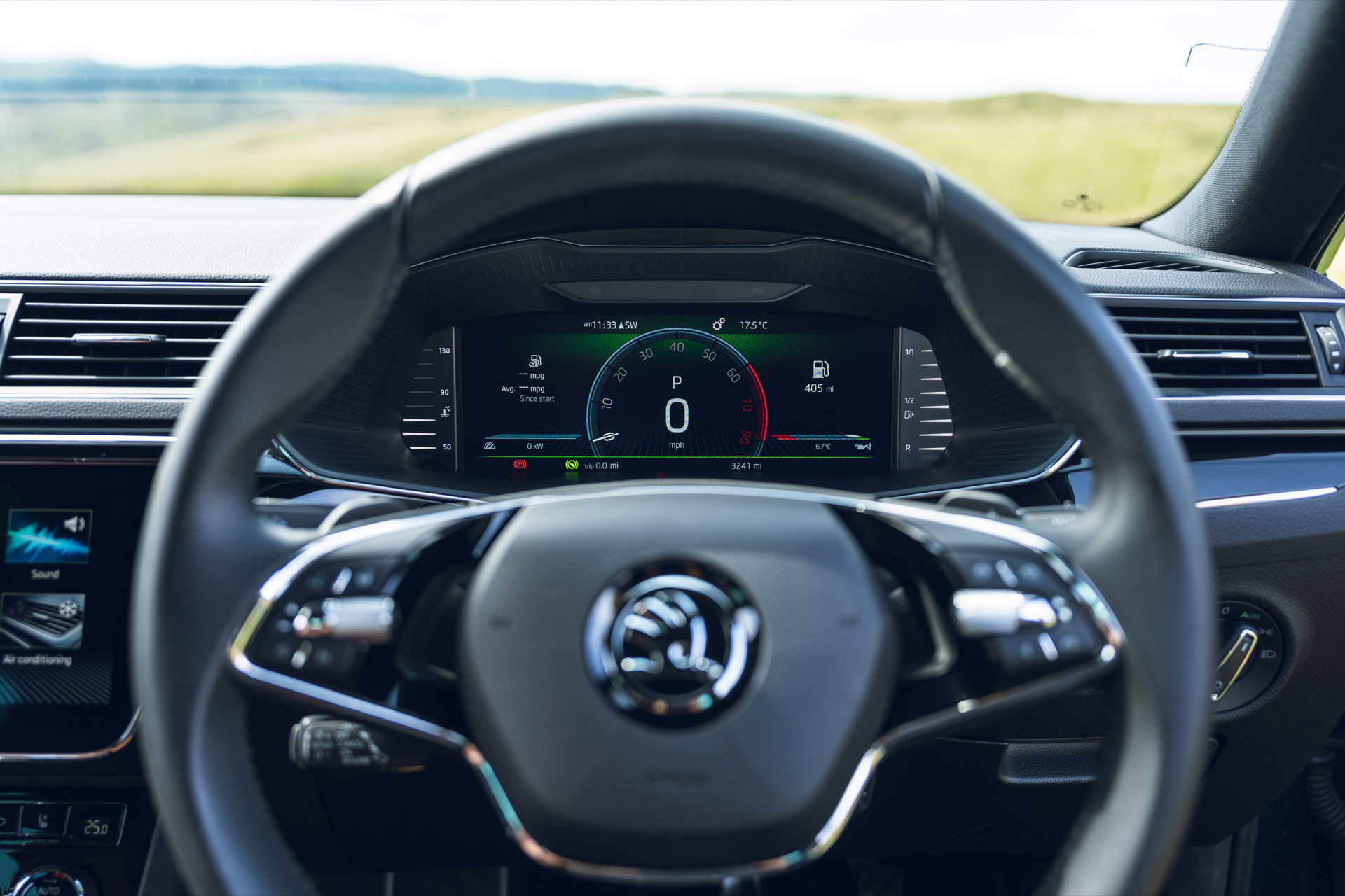 Vista lateral de un Škoda Superb modificada con 477 CV