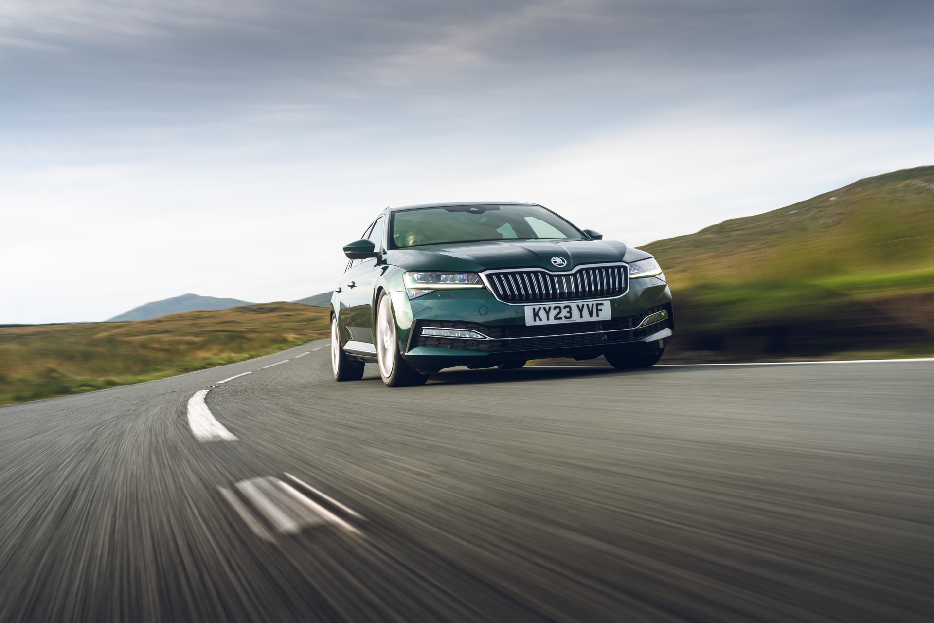 Skoda Superb modificado con 477 CV, apariencia engañosamente tranquila.