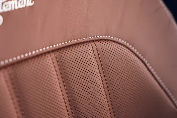 La costura y acabado de un asiento Skoda Superb revelan la calidad y confort.