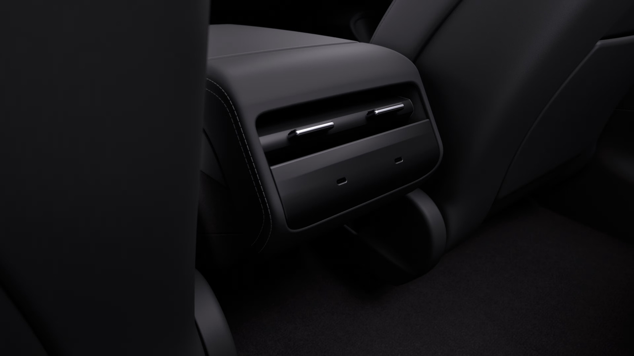 Vista de los conductos de ventilación traseros del Tesla Model 3. Vista de los conductos de ventilación traseros del Tesla Model 3.