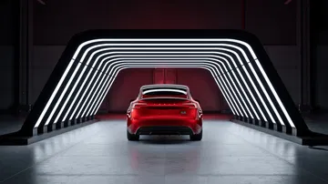 Vista trasera del Tesla Model 3 Performance destacando su diseño y faros característicos. Vista trasera del Tesla Model 3 Performance destacando su diseño y faros característicos.