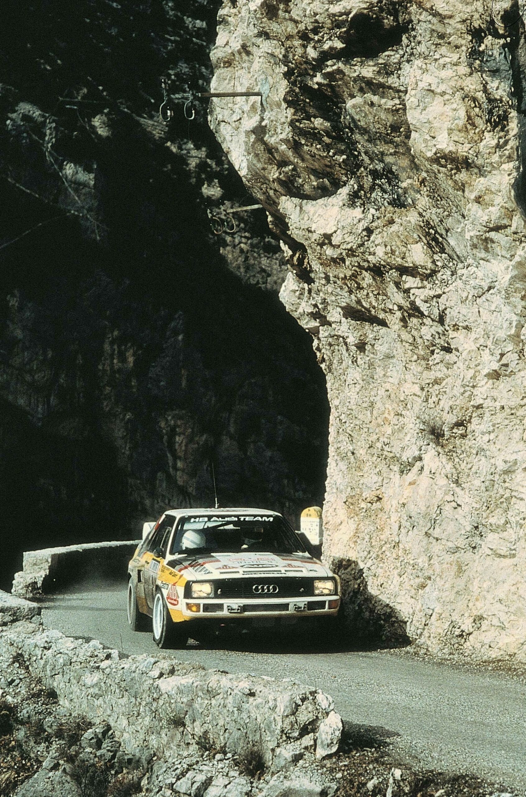 Audi Quattro dominando curvas con su mítico motor de 5 cilindros