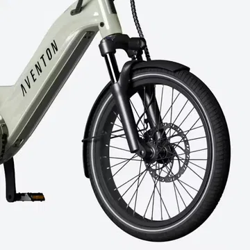 Vista lateral donde se destaca la robustez del cuadro y la rueda de Aventon Abound.