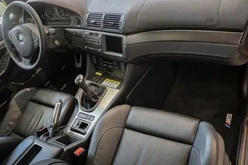 Impecable habitáculo con asientos de piel y acabados premium, BMW M5 E39.