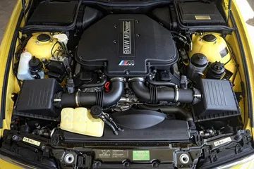 V8 legendario del M5 E39, sinónimo de potencia y fiabilidad.