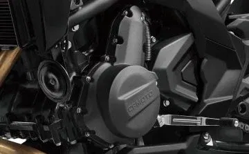 Vista detallada del propulsor de la CFMOTO 650NK que promete 56 CV. Vista detallada del propulsor de la CFMOTO 650NK que promete 56 CV.
