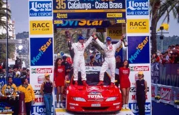 El Citroën Xsara Kit Car celebrando una victoria en rallye El Citroën Xsara Kit Car celebrando una victoria en rallye