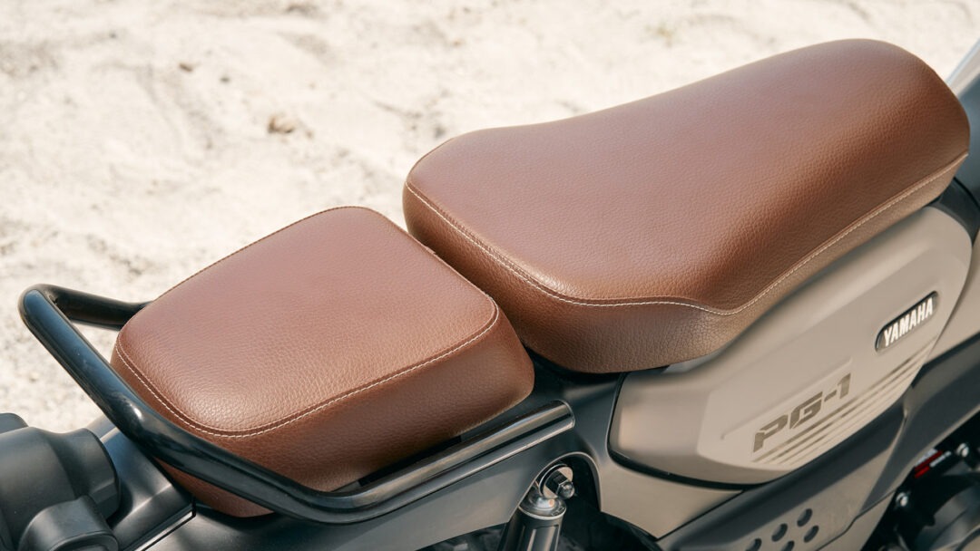 Asiento diseñado para comodidad y ergonomía en vehículo de Yamaha.