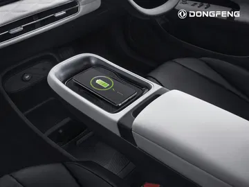 Consola central del Dongfeng Box 2024 con acabados modernos.