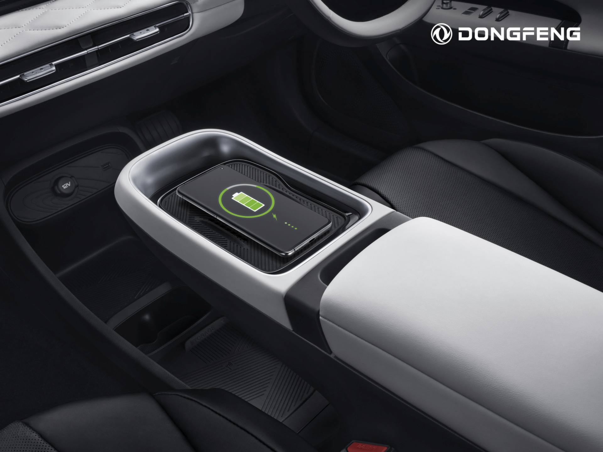 Consola central del Dongfeng Box 2024 con acabados modernos.