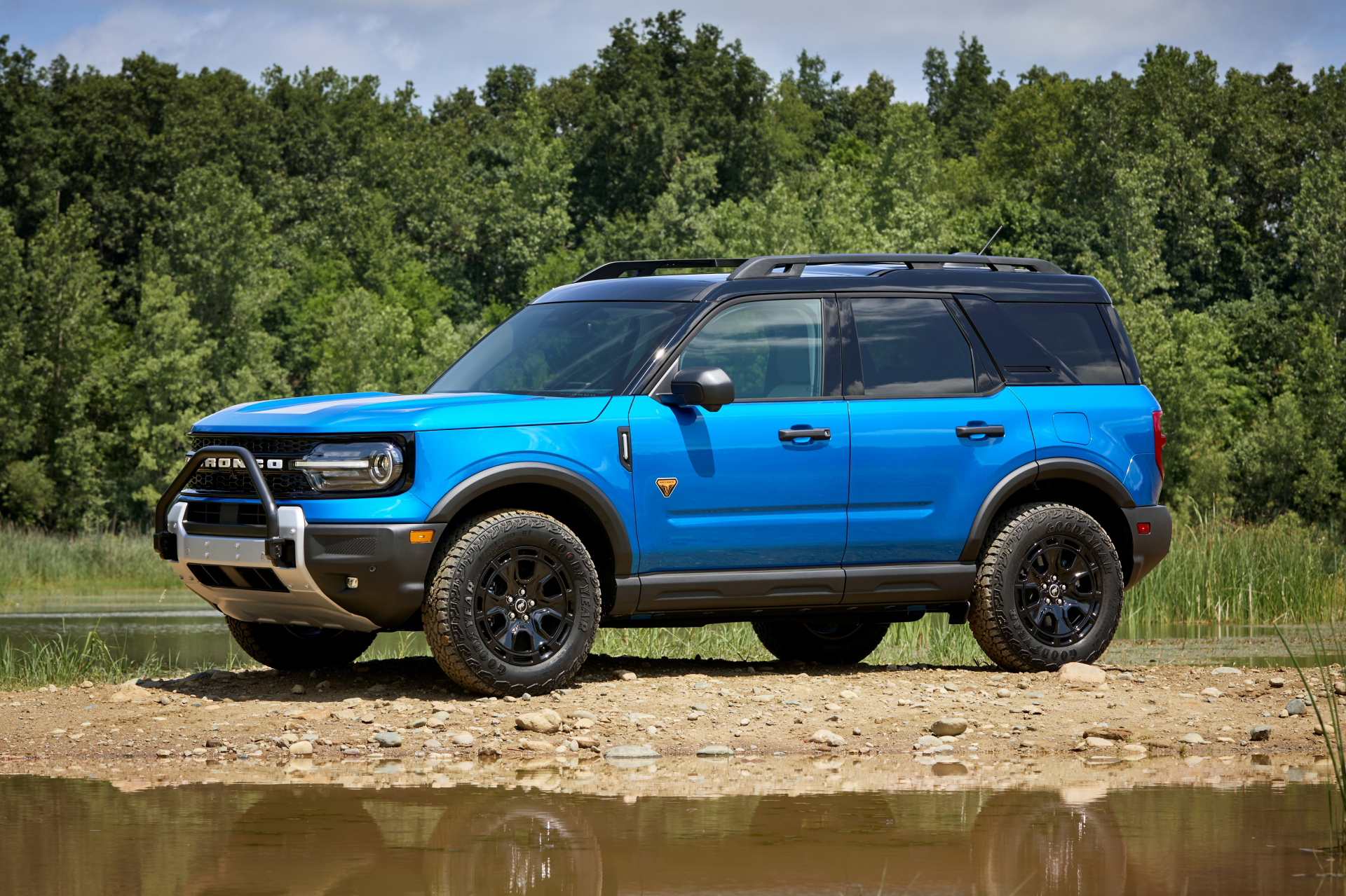 Ford Bronco Sport 2025, dominando terrenos difíciles con estilo y robustez.