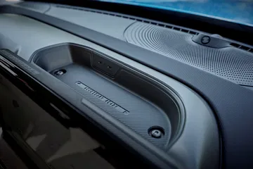 Toma cercana de los acabados y materiales en el interior del Ford Bronco Sport 2025