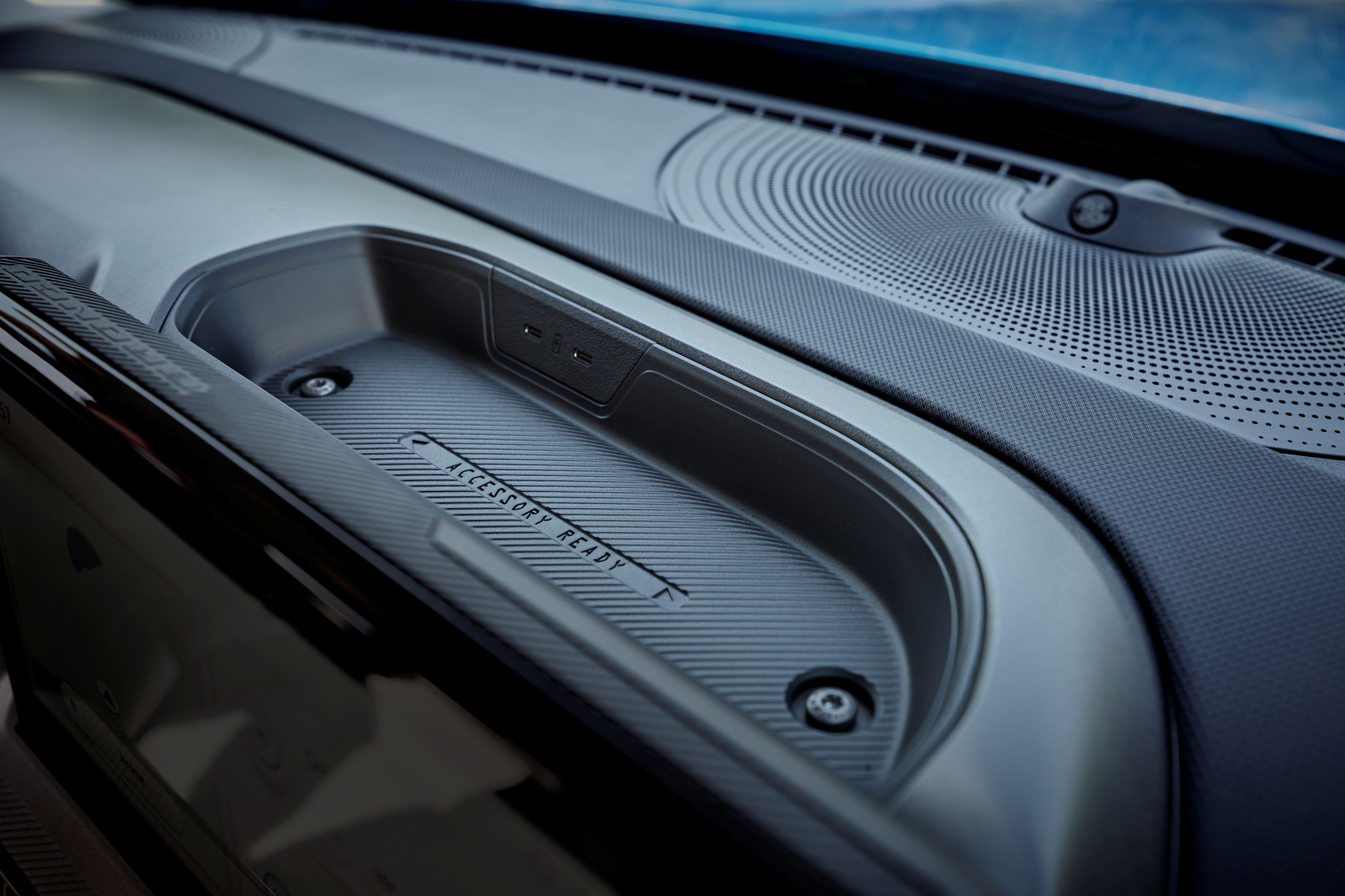 Toma cercana de los acabados y materiales en el interior del Ford Bronco Sport 2025