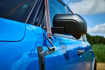 Vista lateral del Ford Bronco Sport 2025, mostrando su robustez y diseño aventurero.