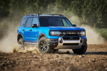 Ford Bronco Sport 2025 enfrentándose a desafíos todoterreno con destreza