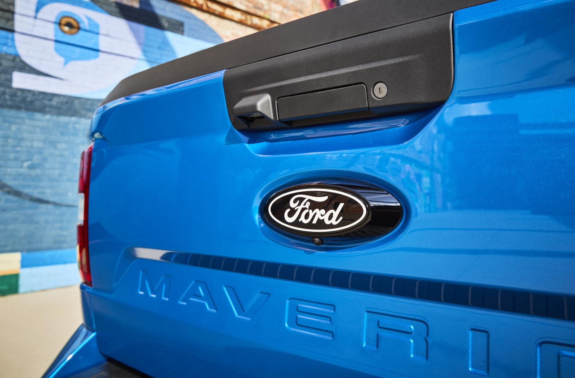 Vista detallada trasera Ford Maverick Lobo, destacando robustez y diseño actual.