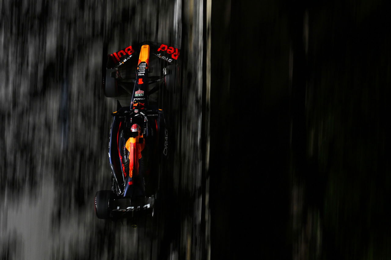 Lando Norris domina la noche de Singapur con una impresionante pole.
