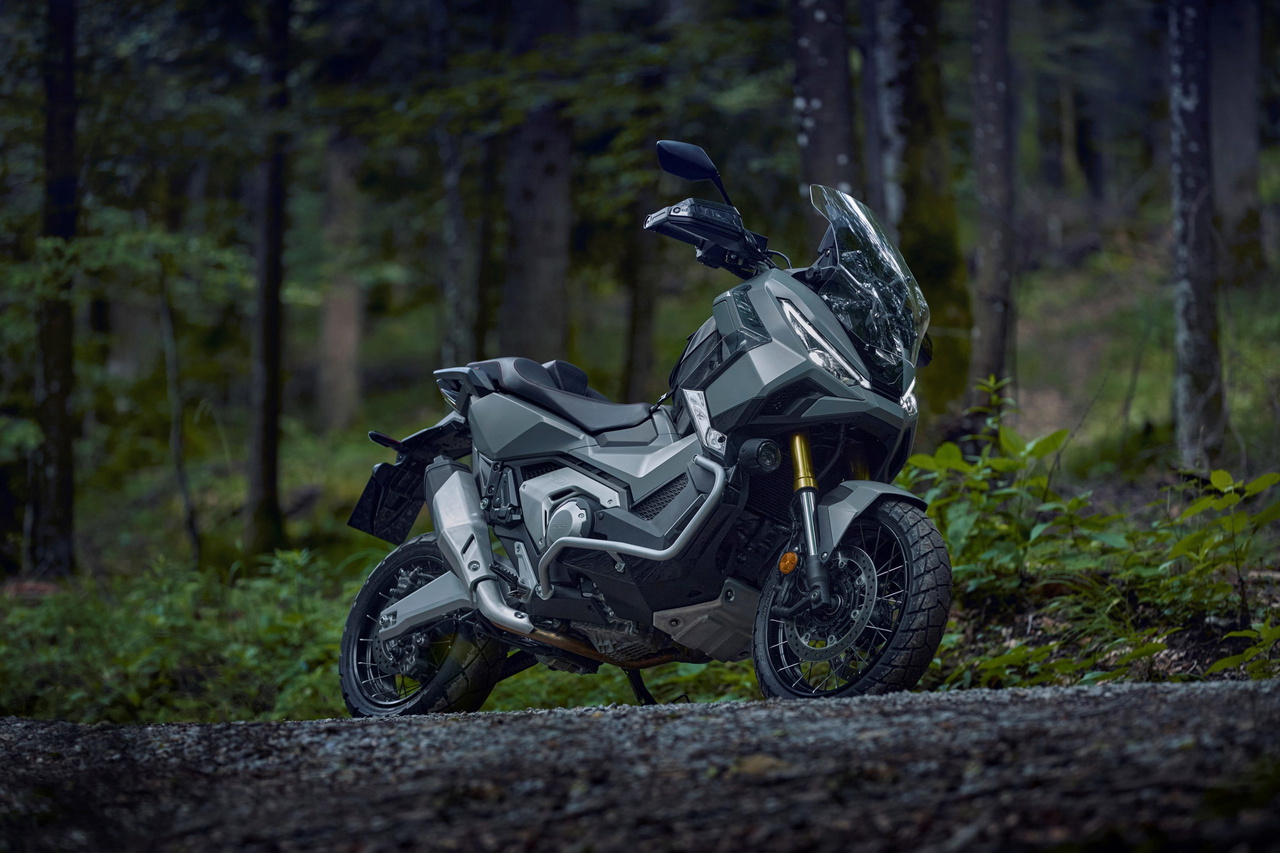 Honda X-ADV 2025: fusión de scooter y espíritu aventurero.