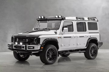 Vista lateral del Mansory INEOS Grenadier, todoterreno robusto y lujoso.