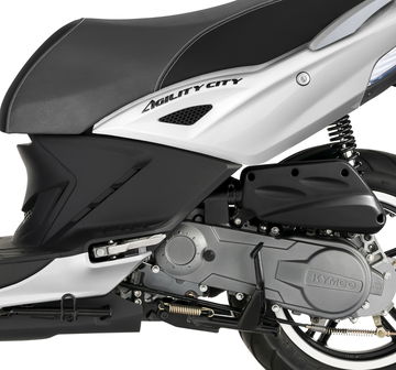 Vista lateral de la KYMCO Agility City 50 destacando su diseño compacto.