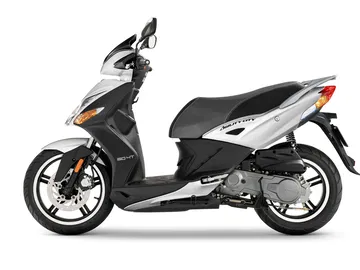 Scooter KYMCO Agility City 50, chasis robusto y diseño urbano.