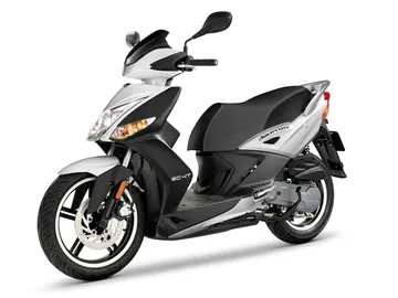 Scooter KYMCO Agility 50 de diseño compacto y urbano, enfocado en eficiencia.