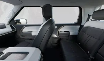 Vista lateral interior resalta amplitud y acabados del Maxus eTerron 9.