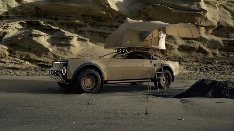 Maybach enfrenta terreno agreste con tienda de techo acoplable.