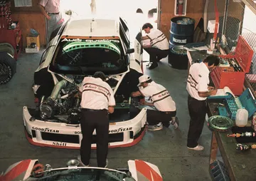 Legendario motor 5 cilindros vista en taller, indispensable en rallyes y en EEUU.