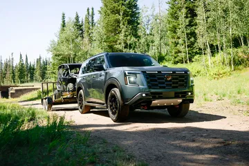 El Nissan Armada Pro-4X demuestra su capacidad en terrenos exigentes.