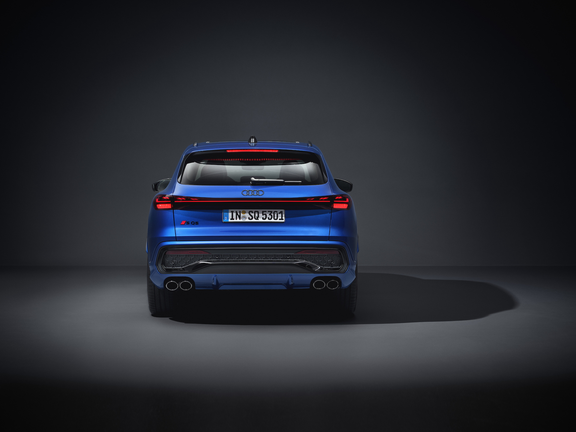 Trasera del nuevo Audi Q5 2025 mostrando líneas de diseño y luces LED