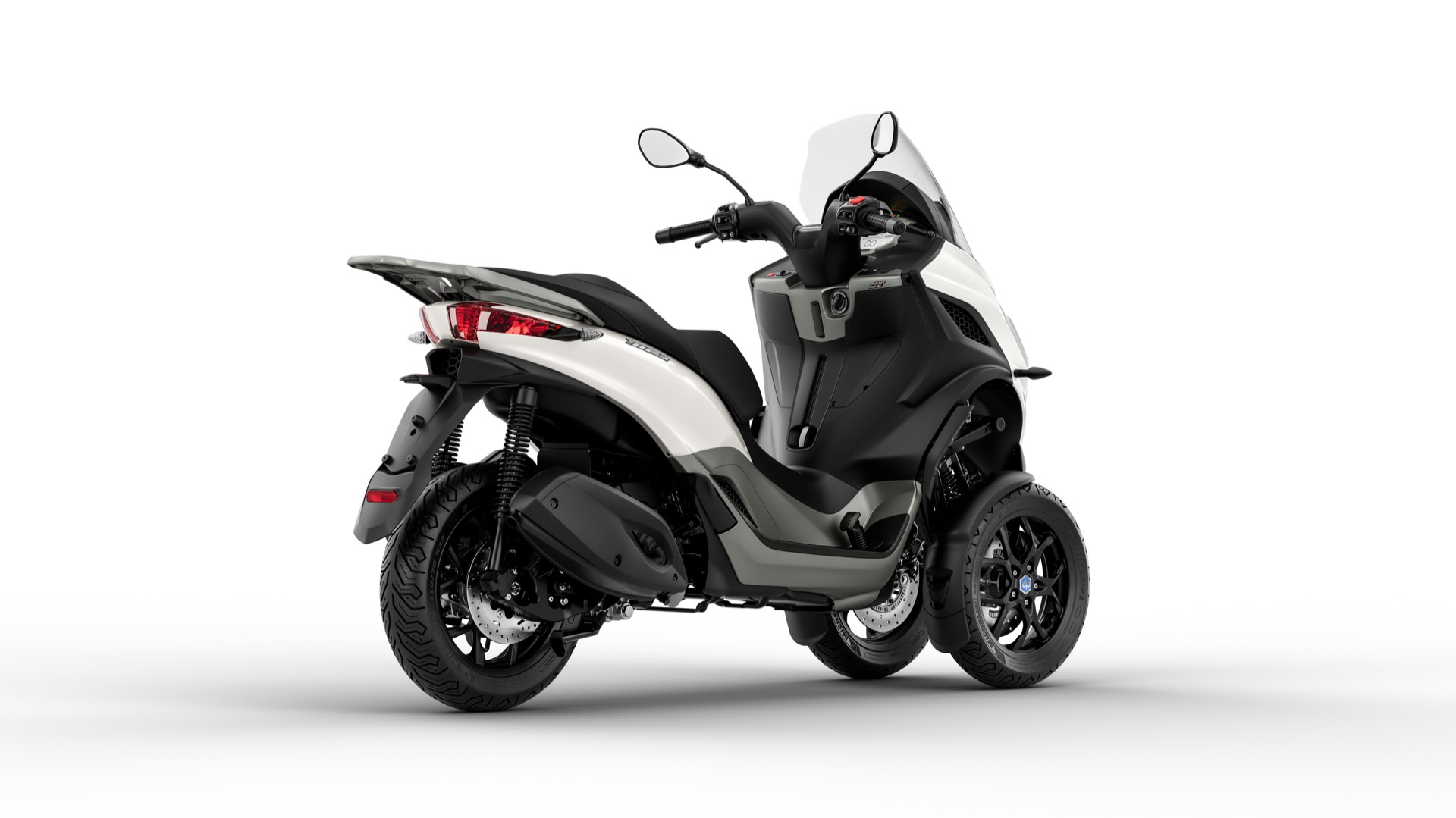 Piaggio MP3 310 modelo 2024 con diseño revolucionario 3 ruedas.