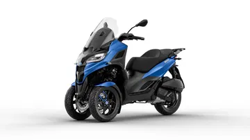 Piaggio MP3 310 2024, evolución del scooter con 3 ruedas.
