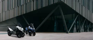 Piaggio MP3 310 modelo 2024 destaca innovador sistema 3 ruedas.