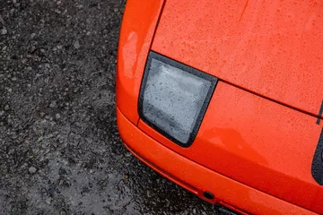 Vista parcial trasera de un Porsche 6x6 Pickup, foco en la carrocería y faros.