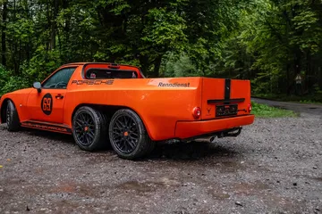 Vista del Porsche 6x6 con configuración pick-up, destacando su diseño único.