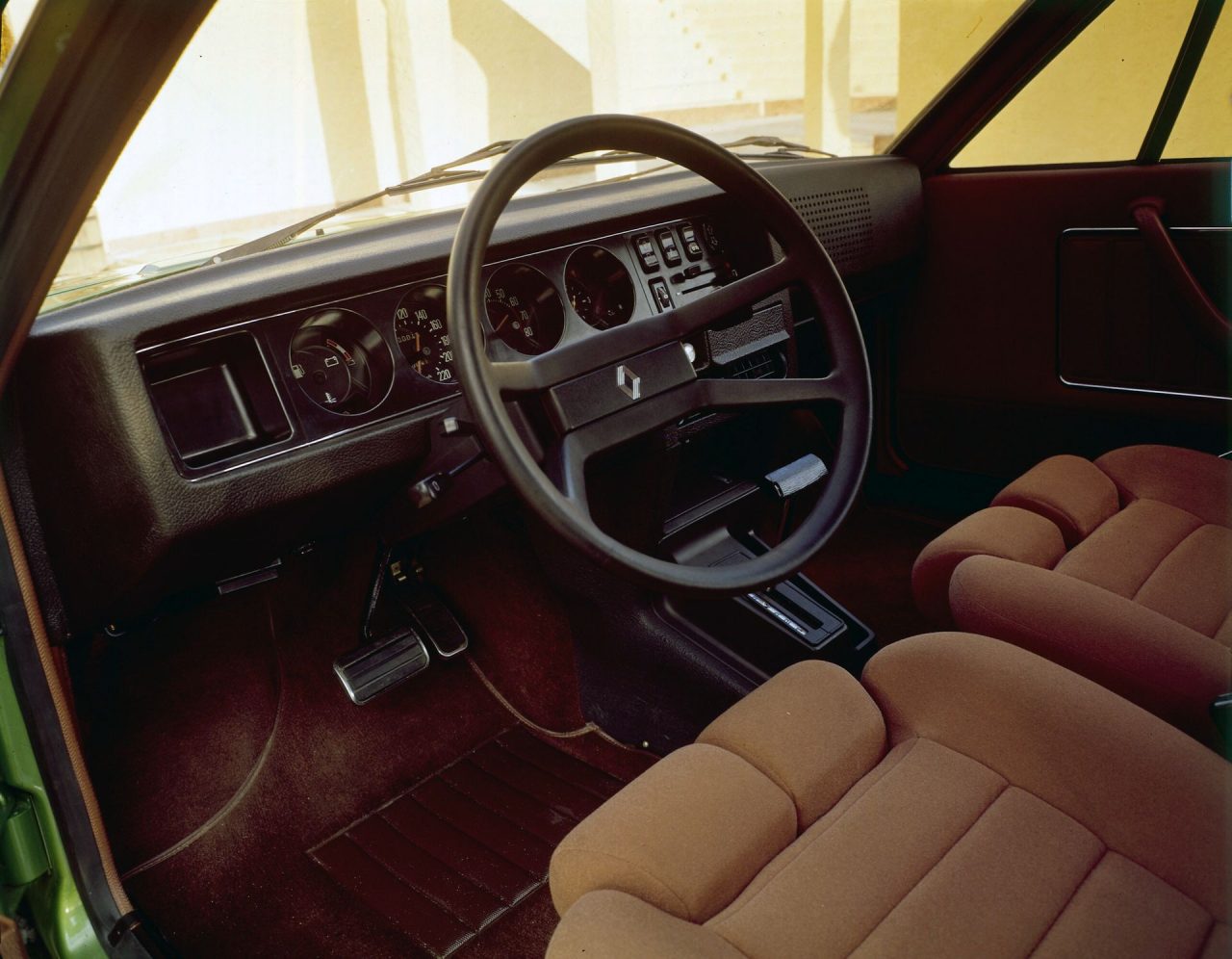 renault-17-restomod-2024-interior-clasico-1095606-1280x996.jpg