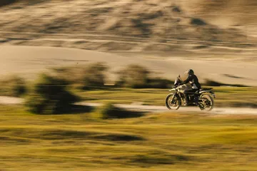 La Royal Enfield Himalayan 450, robustez y aventura en cada detalle.
