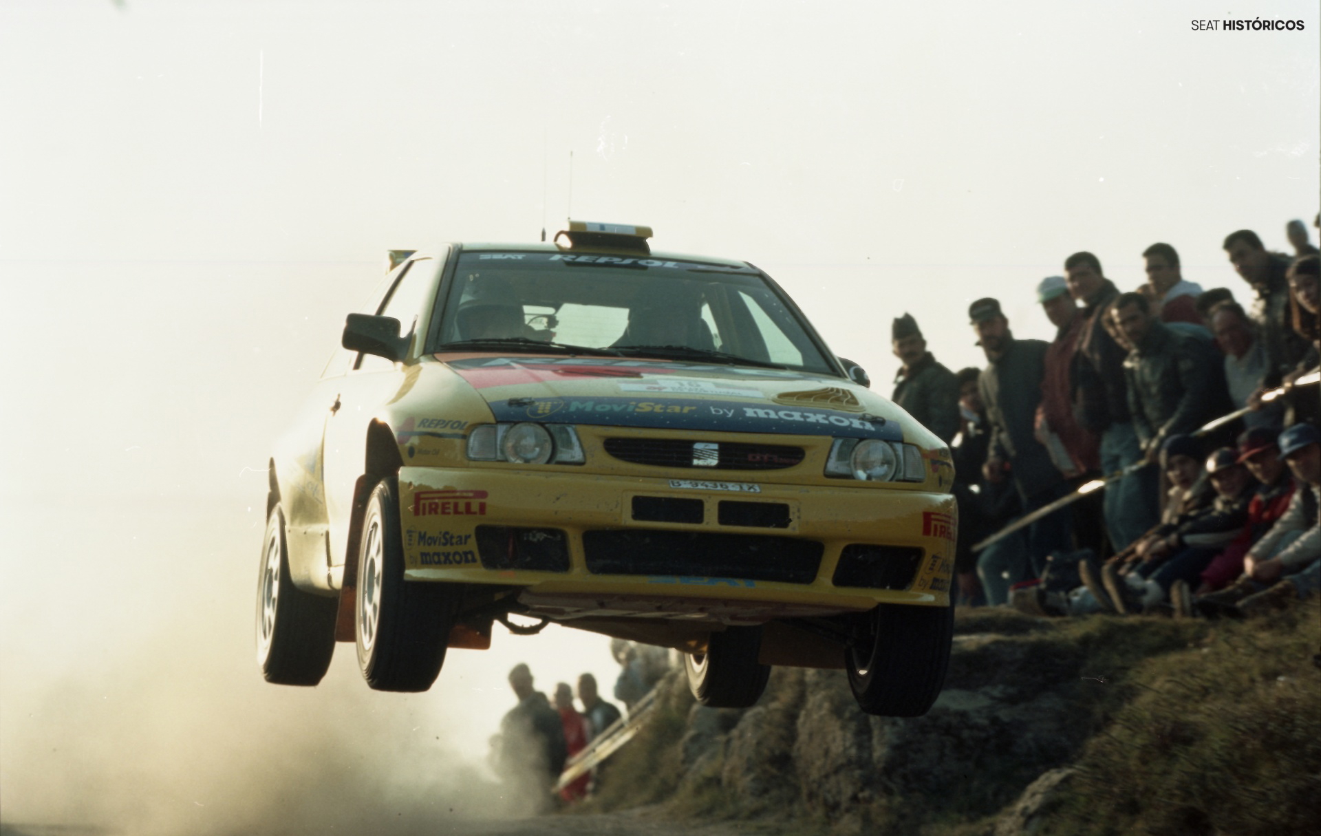 Seat Ibiza Kit Car en plena acción, un ícono de rally de los 90.