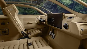 Vista lateral del habitáculo enfocando materiales sostenibles en un Maybach orientado al offroad.
