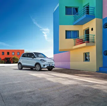 Vista lateral del Tavares Leapmotor destacando su diseño y líneas.