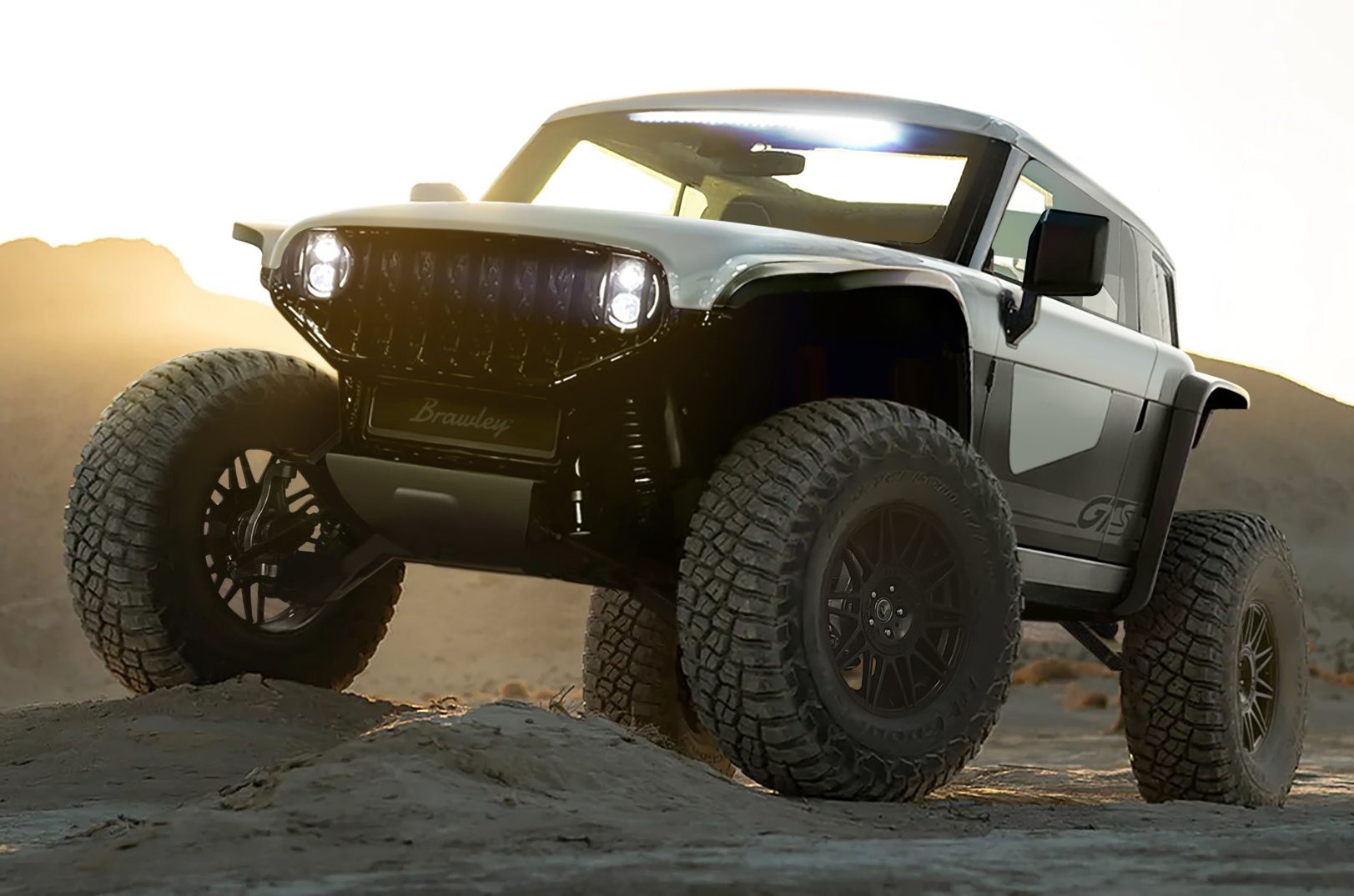 Compacto y robusto, este todoterreno muestra su capacidad off-road en condiciones adversas.