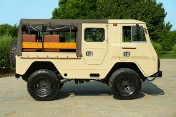 Imagen del Volvo de aspecto robusto y funcionalidad 4x4, listo para cualquier terreno.