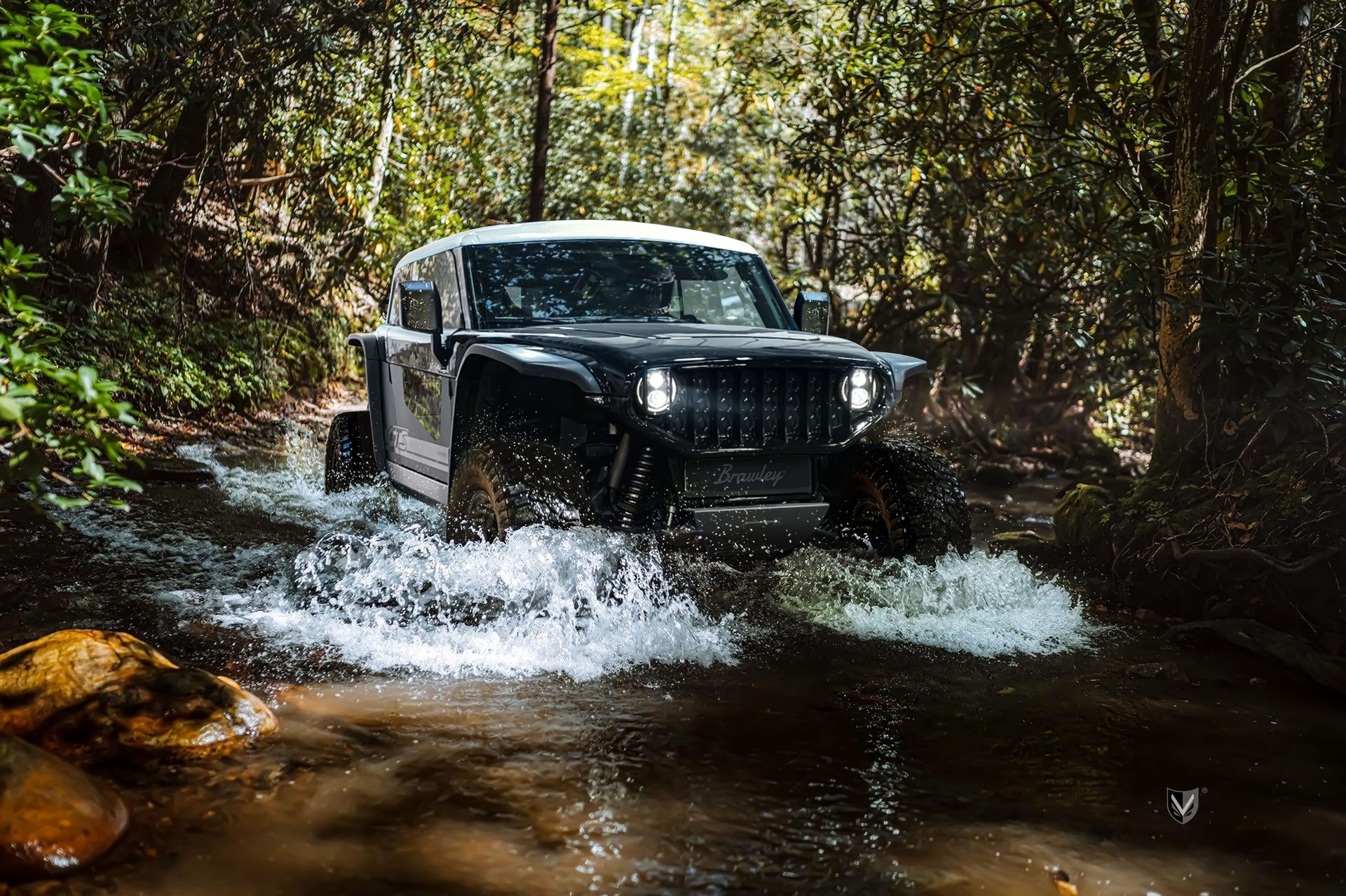 Compacto 4x4 supera obstáculos con facilidad en terreno difícil