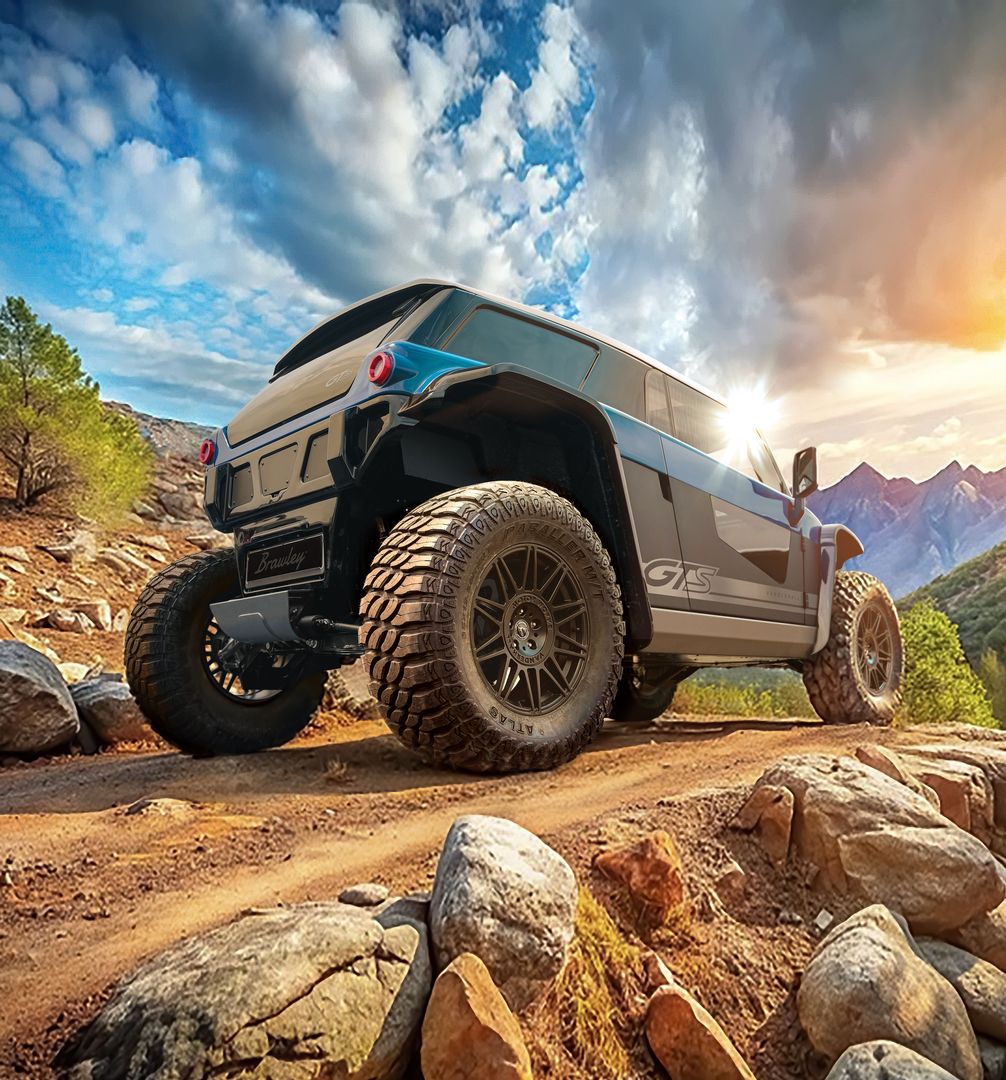 Compacto 4x4 desafiando terrenos extremos con notable capacidad off-road.