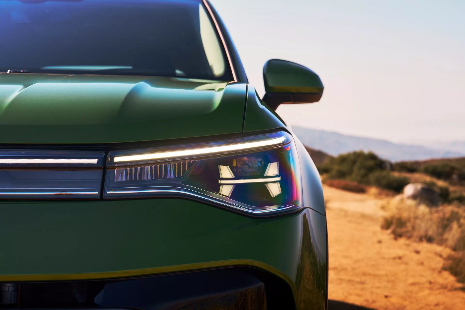 Vista lateral que destaca la línea y diseño del Volkswagen Taos 2024